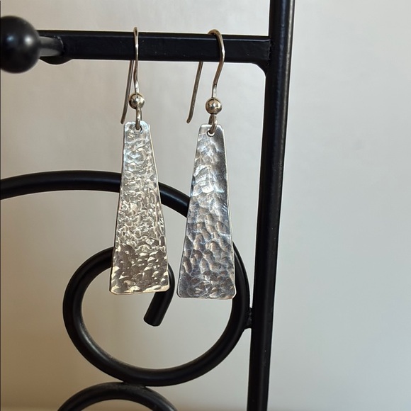 Elegant Silver Hammered Earrings - Picture 1 of 3